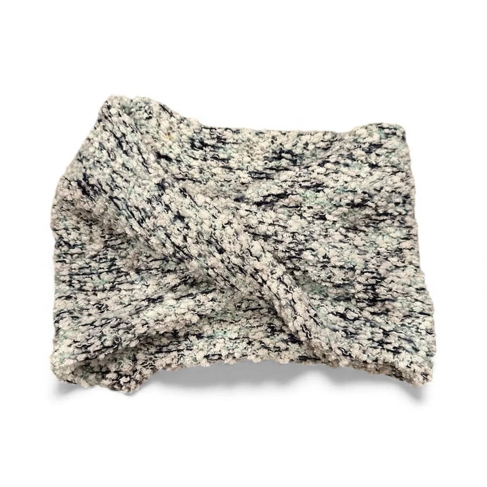 NY & CO Cozy SILVER METALLIC THREADING Thoughout Knit Infinity Scarf